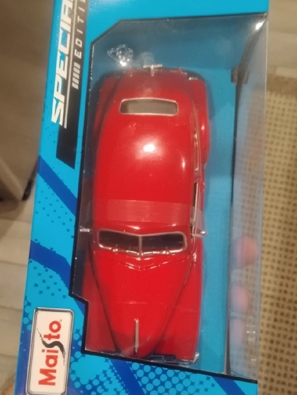 Maisto Special Edition 1948 Chevrolet Fleetline Toy Car - Red